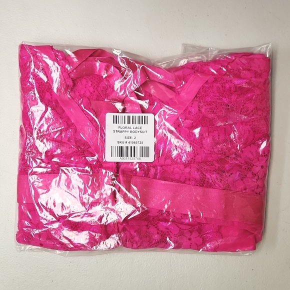 ❤️NWT VINTAGE TORRID LINGERIE HOT PINK BODYSUIT - STRAPPY FLORAL LACE PLUS SIZE - Picture 3 of 10